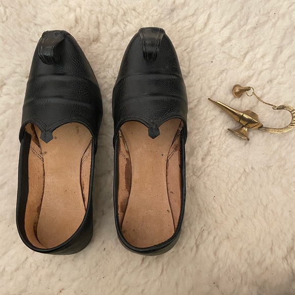 Black Avant Garde Camel Leather Genie Shoes - Picture 5 of 9